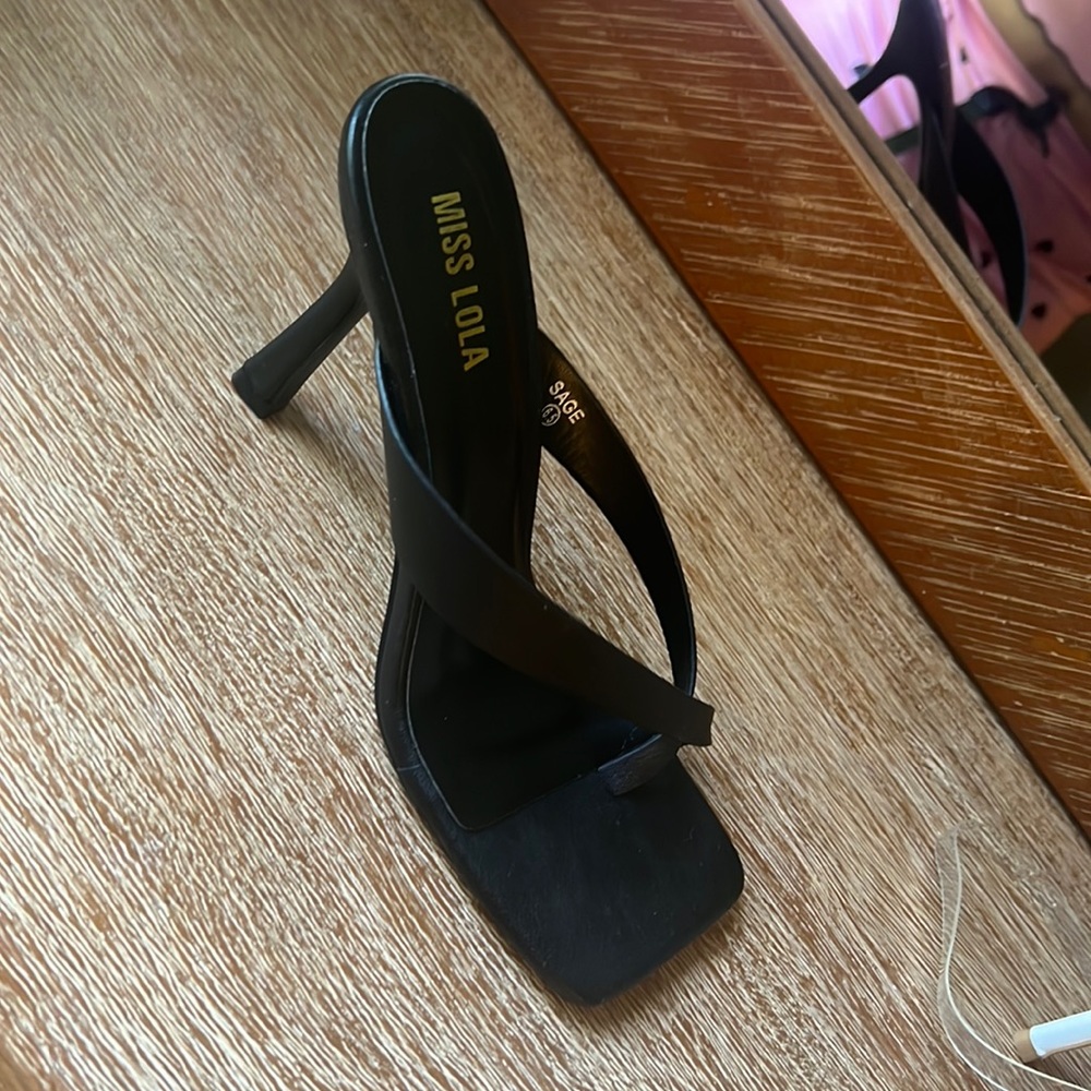 Used once 6 1/2 black he’ll open toe